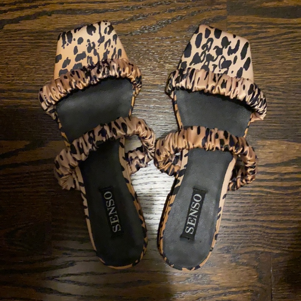 NWT senso leopard satin slides - 37